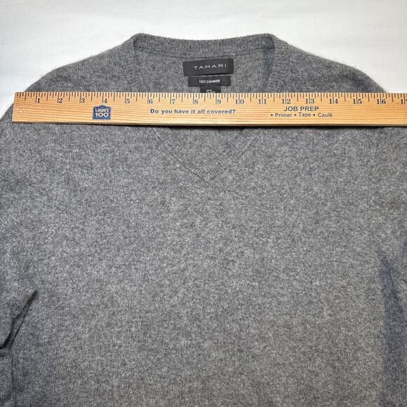 Tahari Gray 100% 2-Ply Cashmere V Neck Knit Sweater Womens Size Medium EUC - Picture 7 of 15